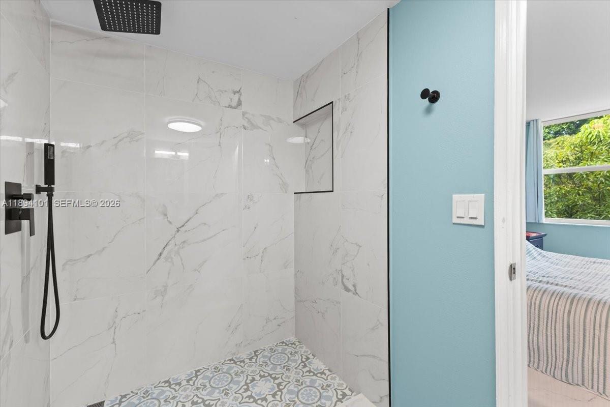 LIVE OAK CONDO SEVEN - Residential