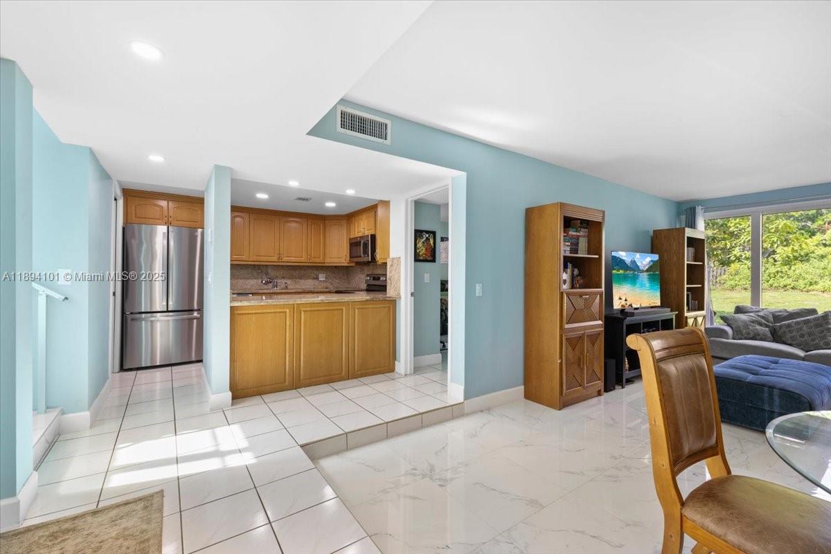 LIVE OAK CONDO SEVEN - Residential