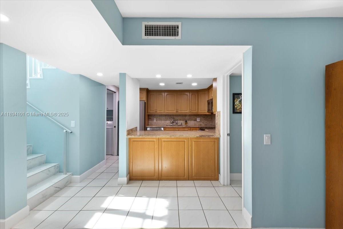 LIVE OAK CONDO SEVEN - Residential