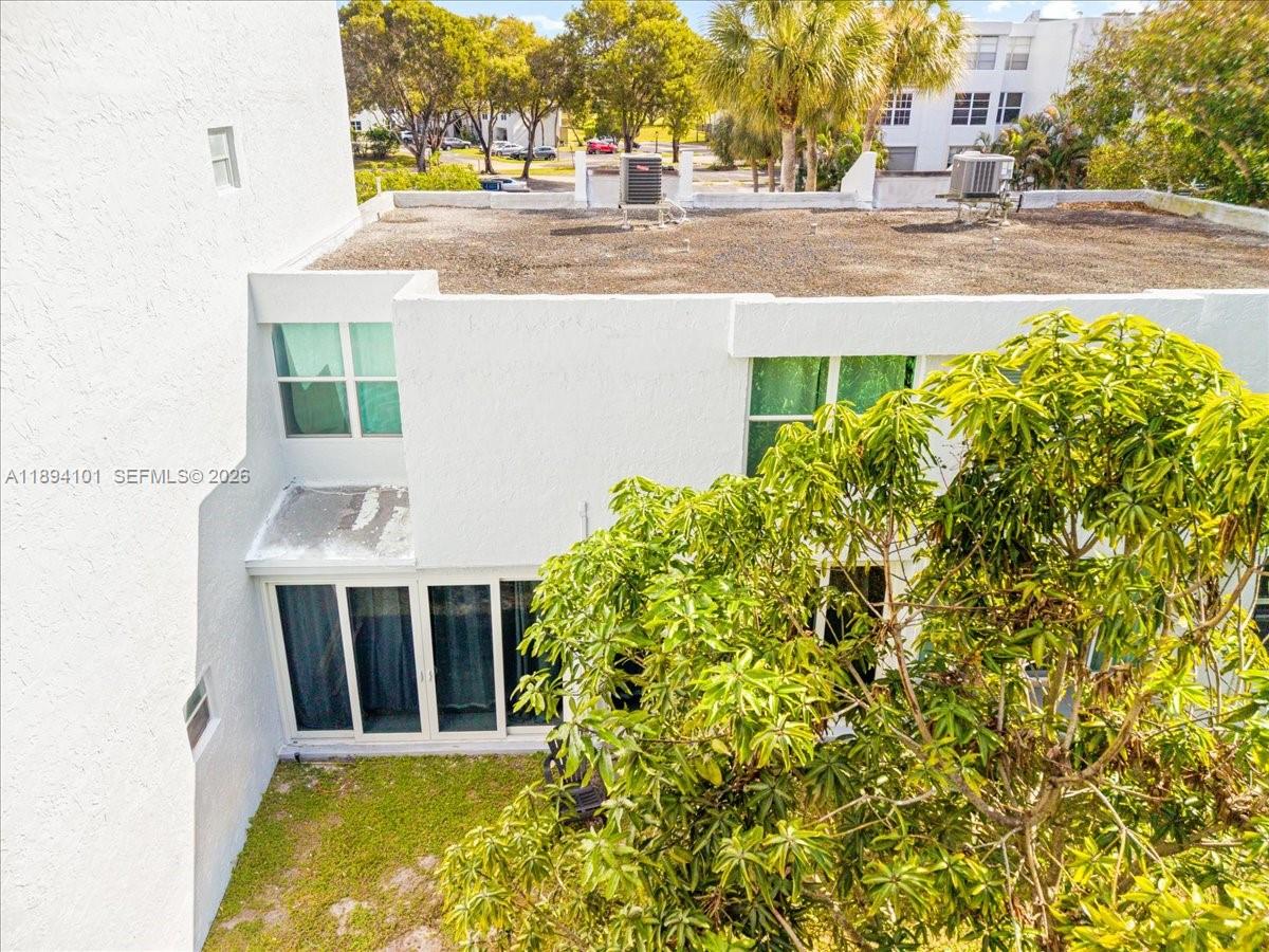 LIVE OAK CONDO SEVEN - Residential