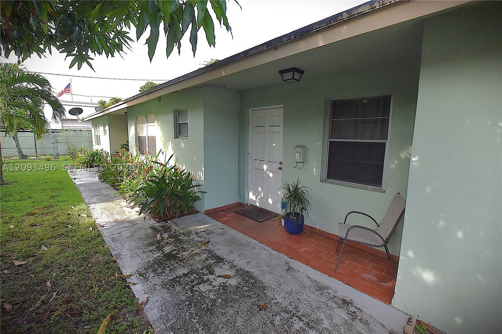 Photo of 418 Conniston Rd, West Palm Beach, FL 33405 (MLS # A12093496)