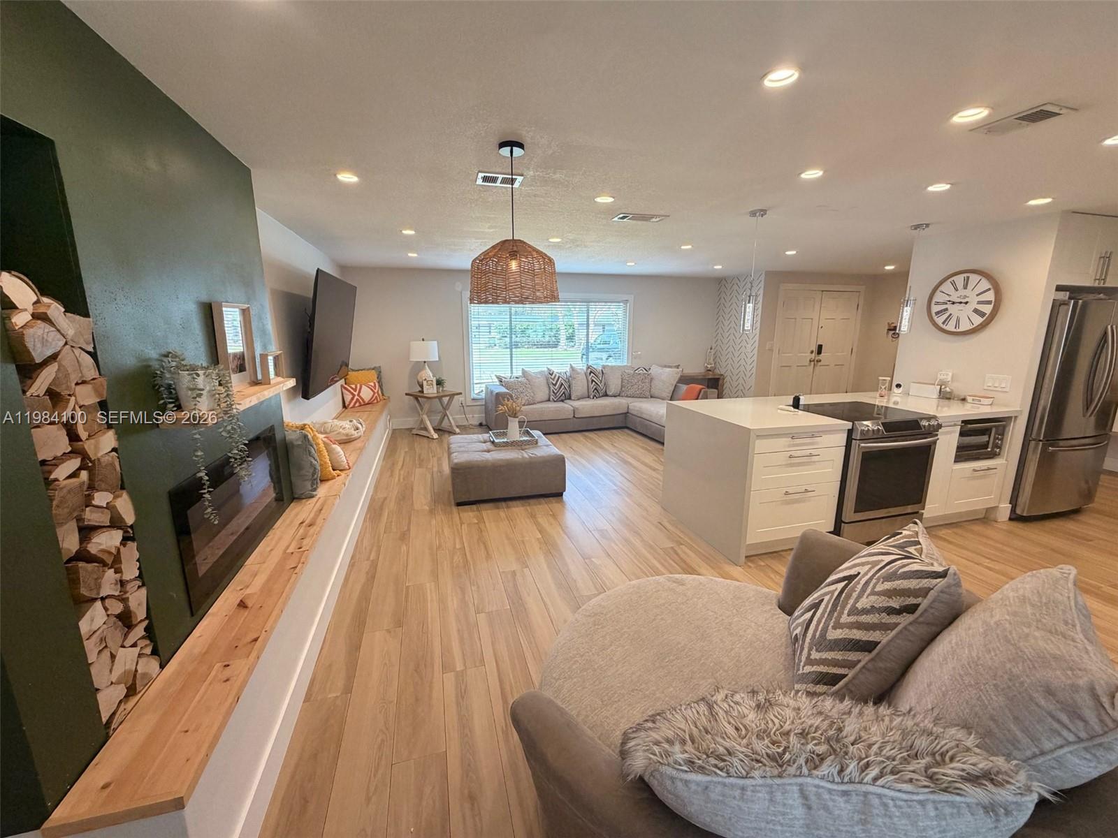 LAKE CONWAY ESTATES - Residential