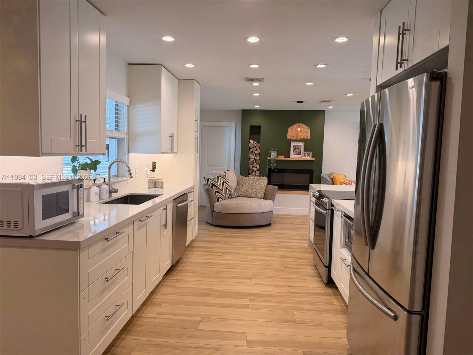 LAKE CONWAY ESTATES - Residential