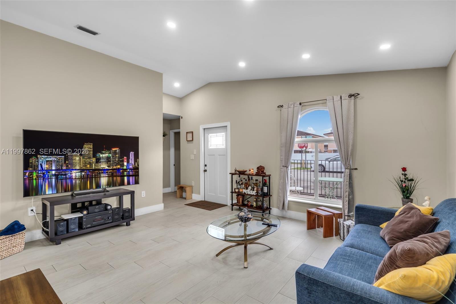 LOS PALACIOS II CONDO - Residential