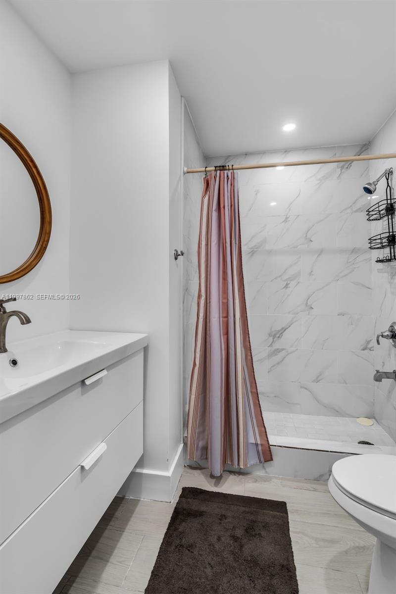 LOS PALACIOS II CONDO - Residential