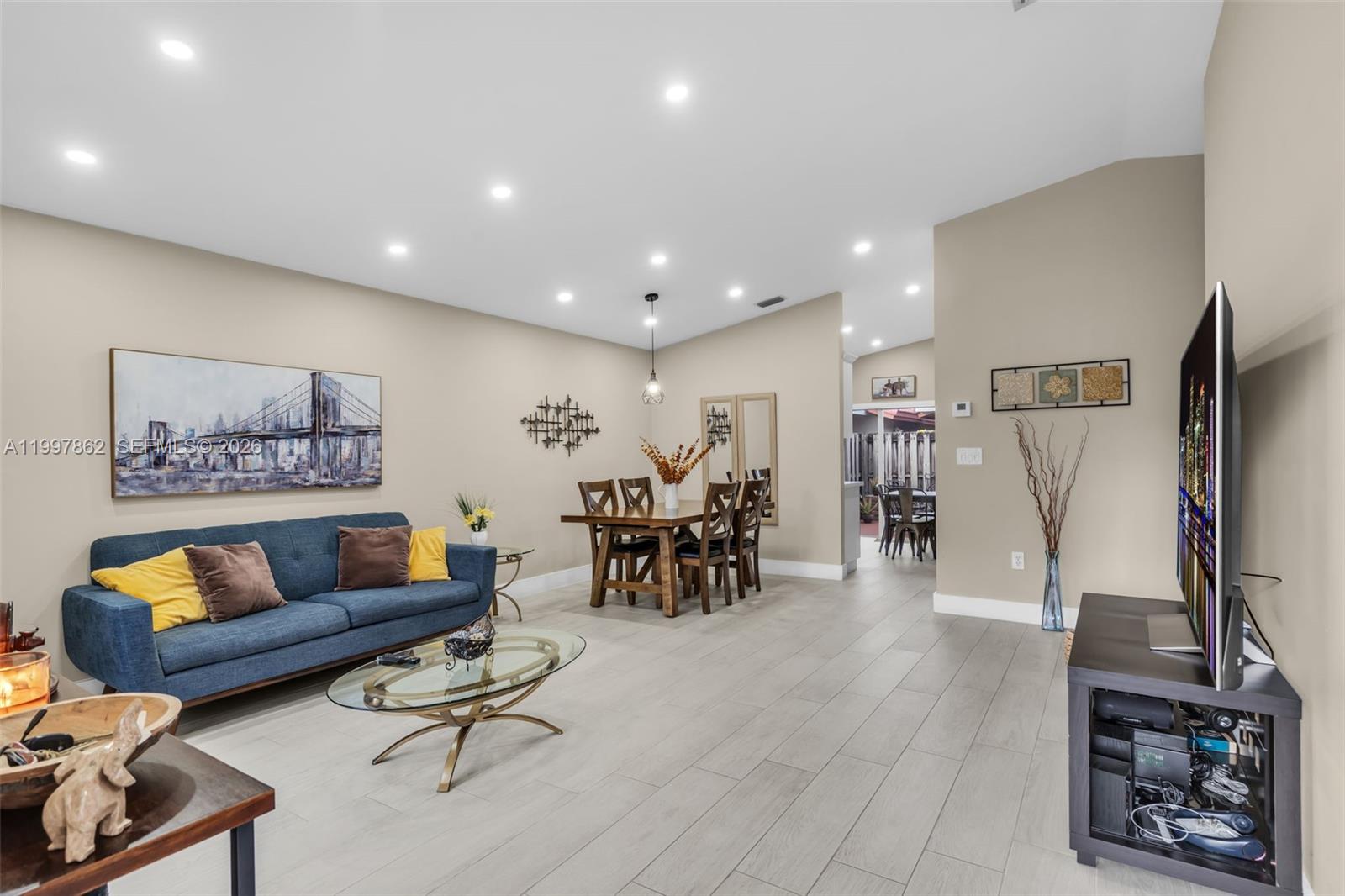 LOS PALACIOS II CONDO - Residential