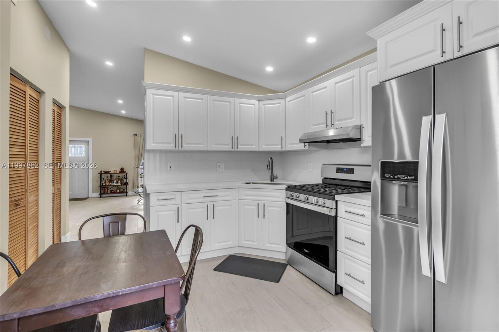 LOS PALACIOS II CONDO - Residential