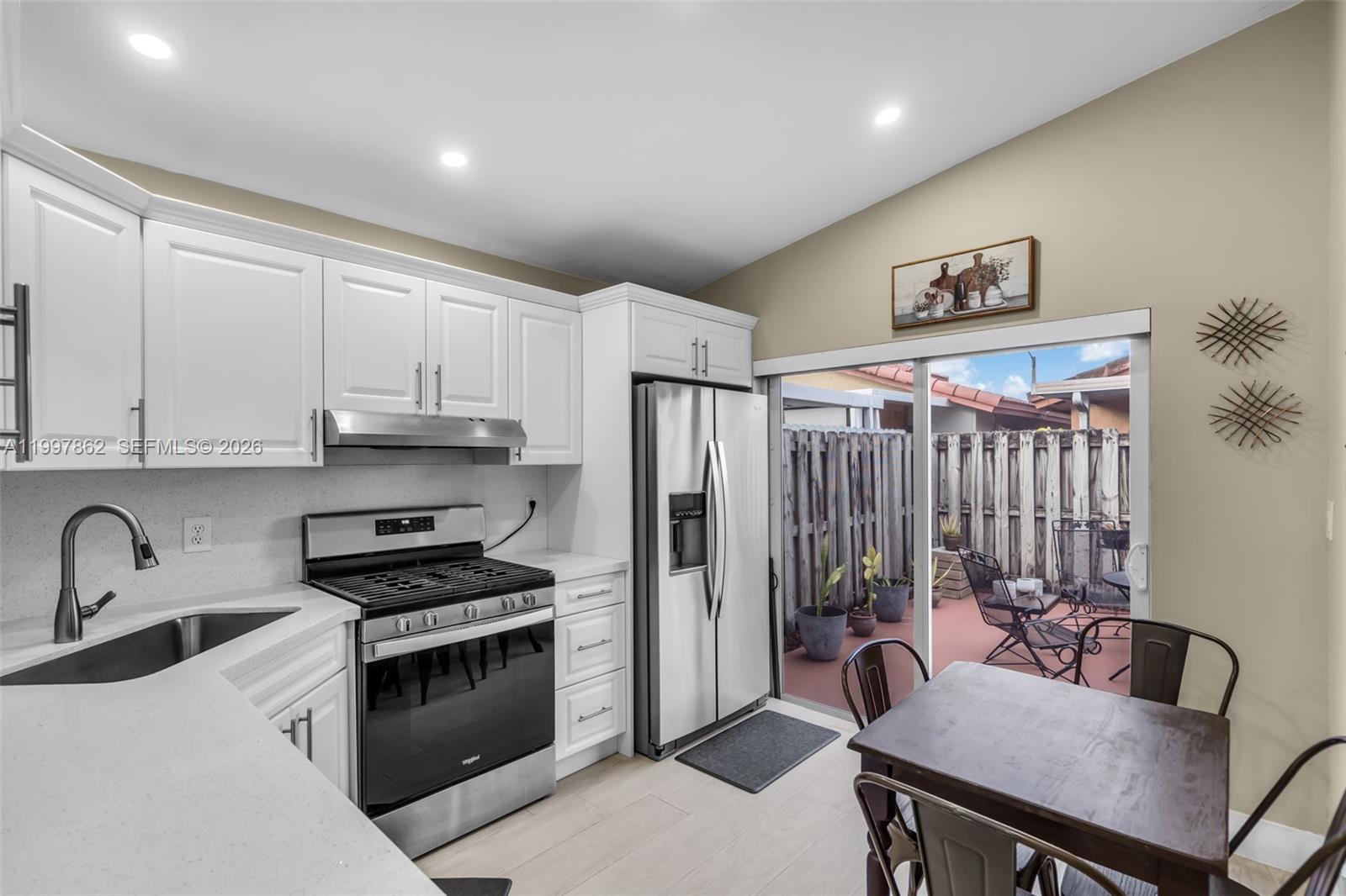 LOS PALACIOS II CONDO - Residential