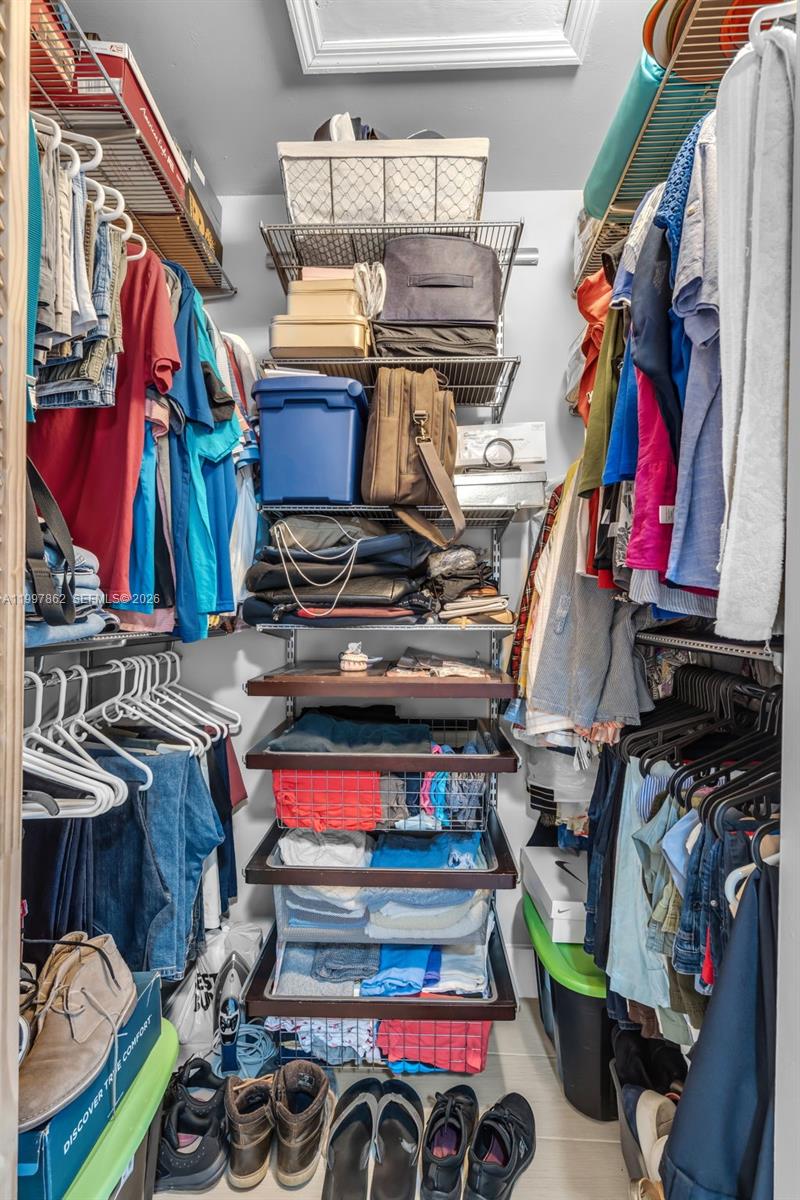 LOS PALACIOS II CONDO - Residential