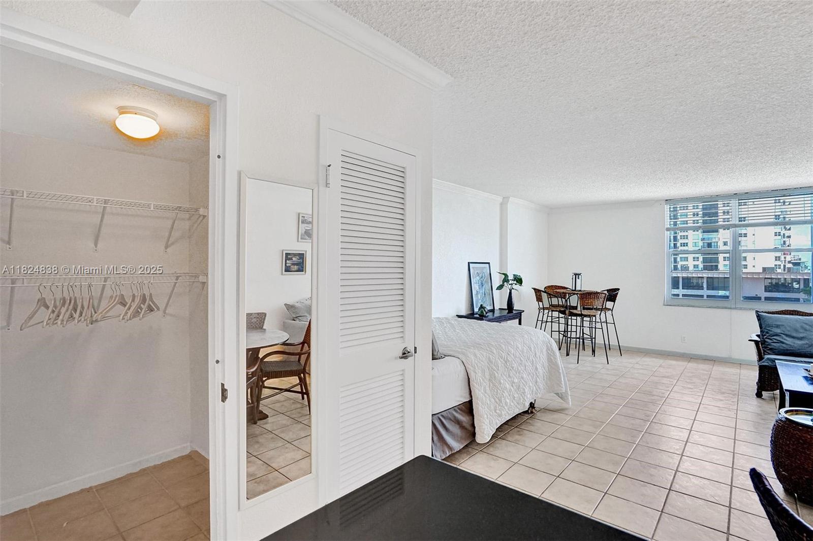 WAVE CONDO - Residential