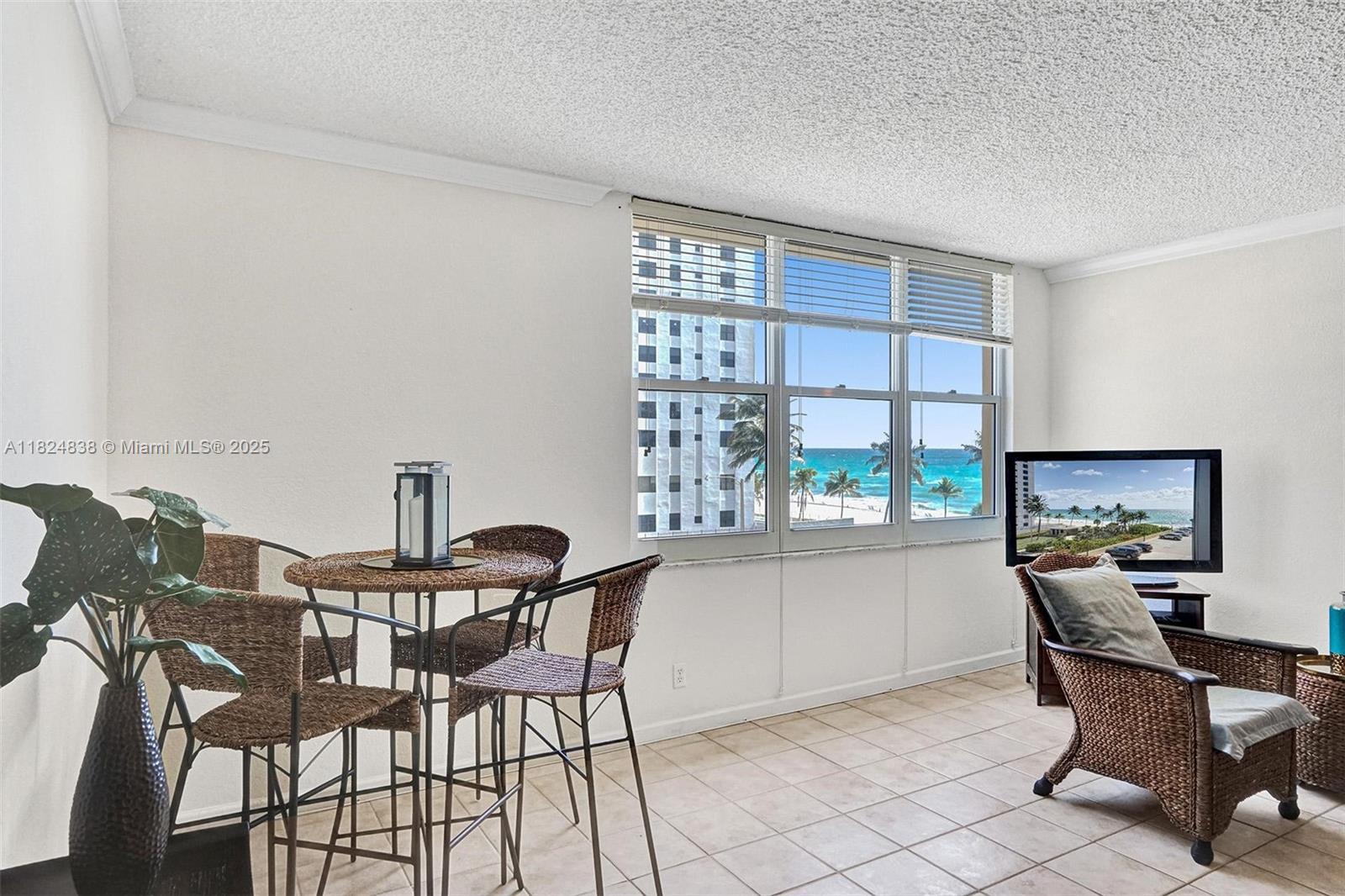 WAVE CONDO - Residential