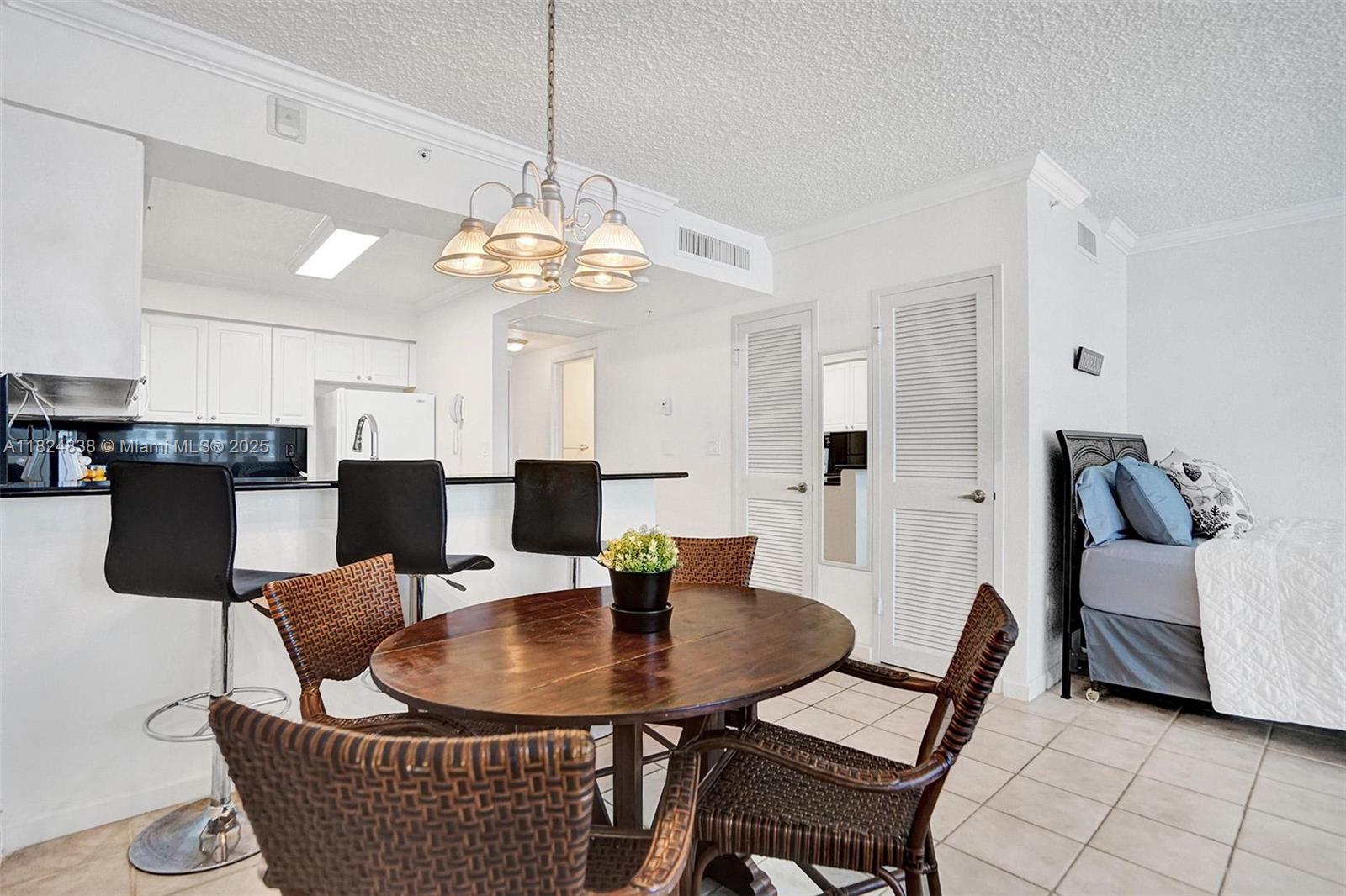 WAVE CONDO - Residential
