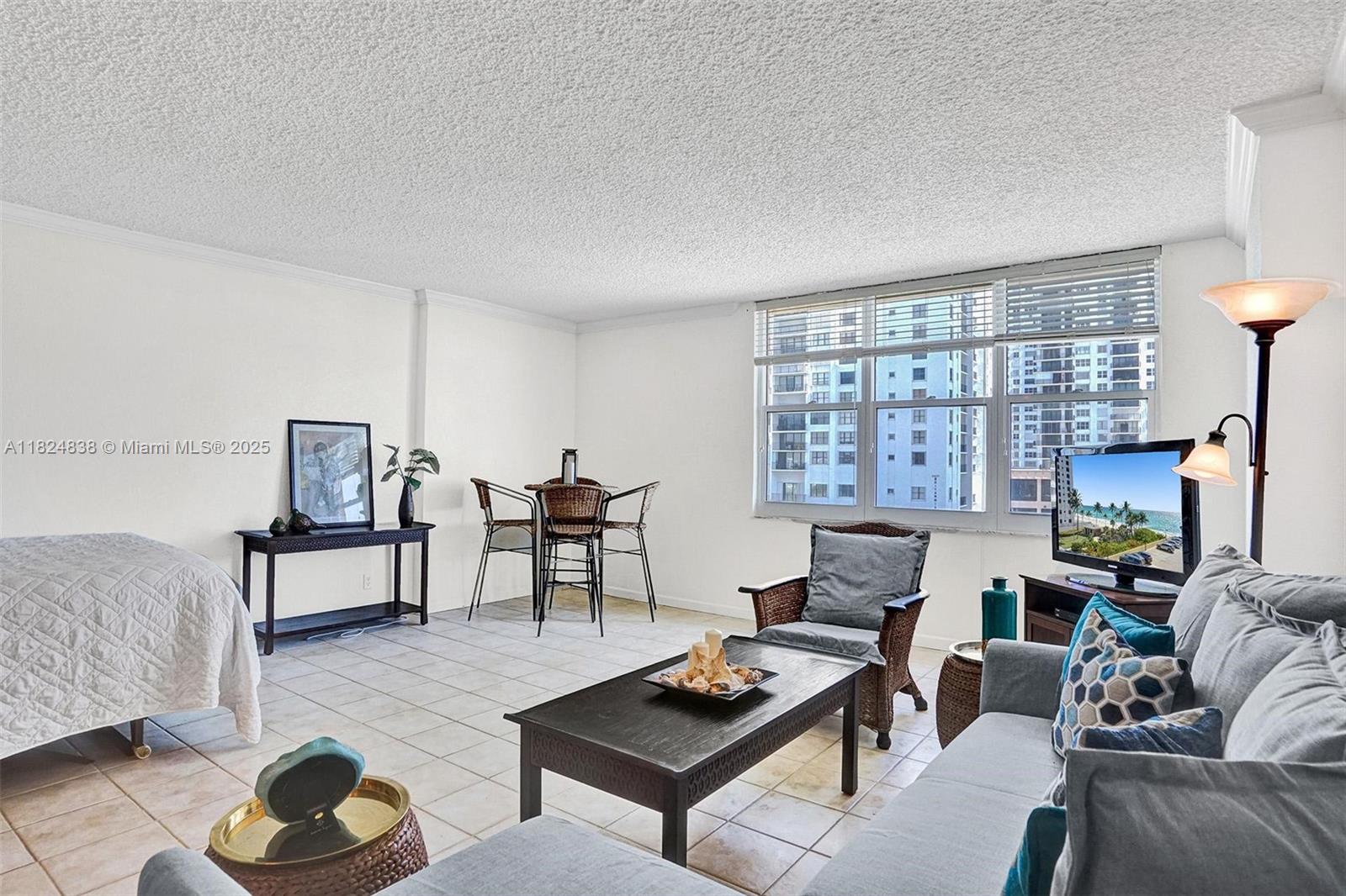 WAVE CONDO - Residential