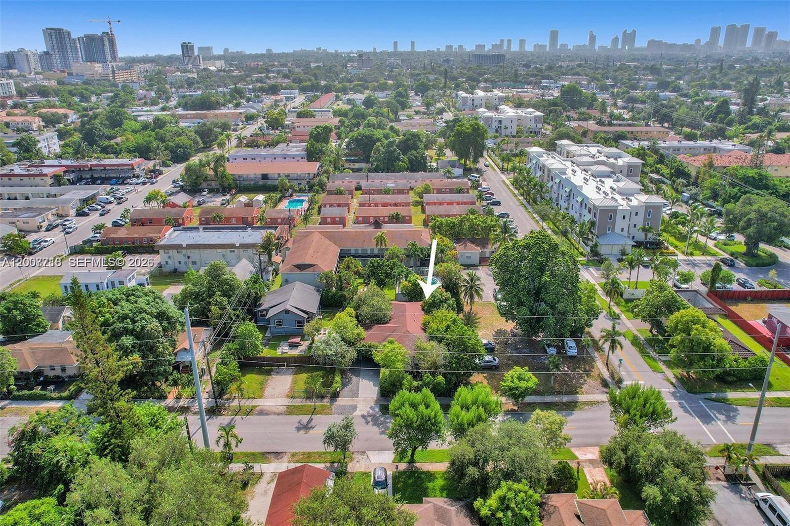 HOLLYWOOD LITTLE RANCHES - Residential