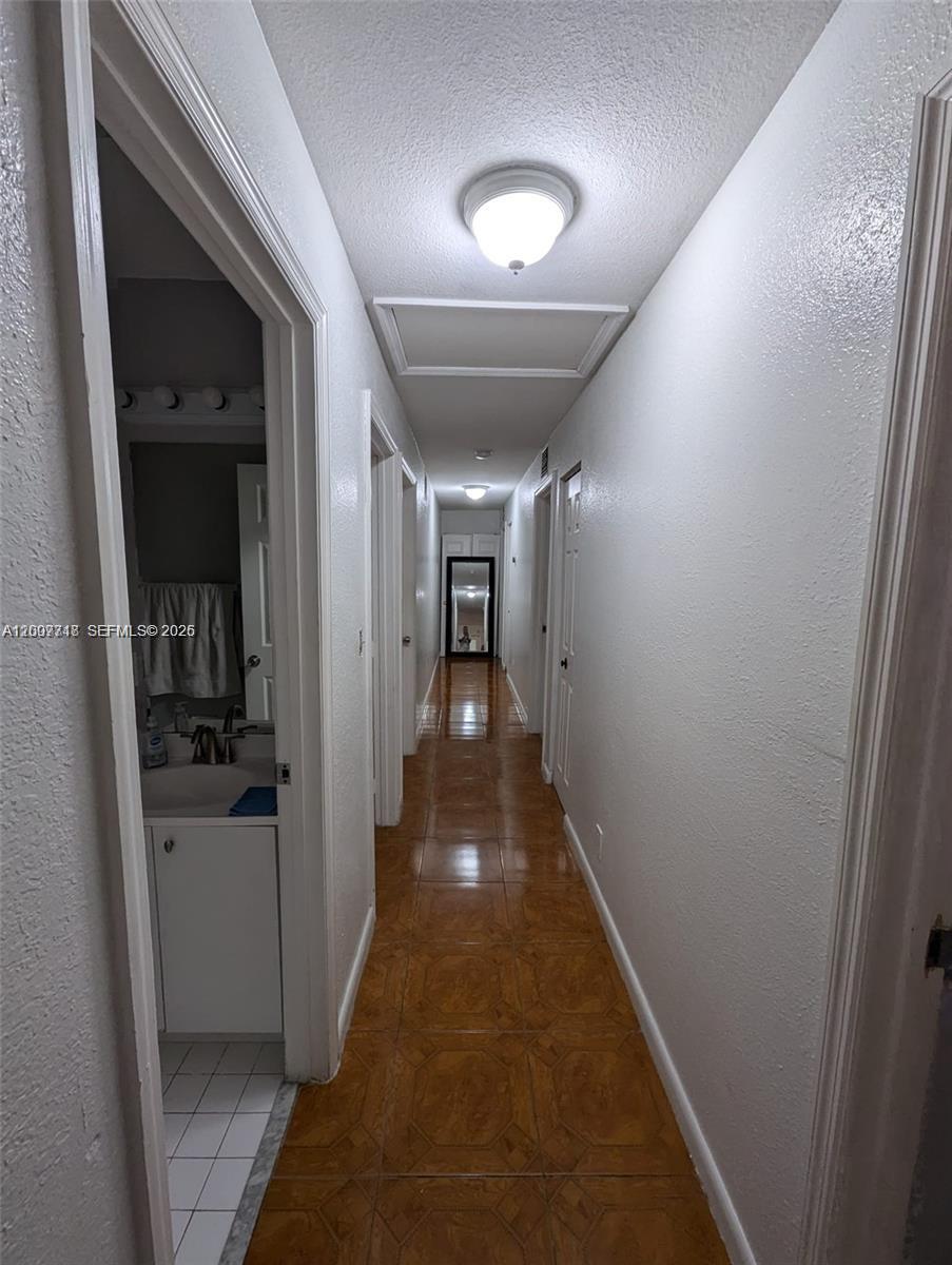 HOLLYWOOD LITTLE RANCHES - Residential