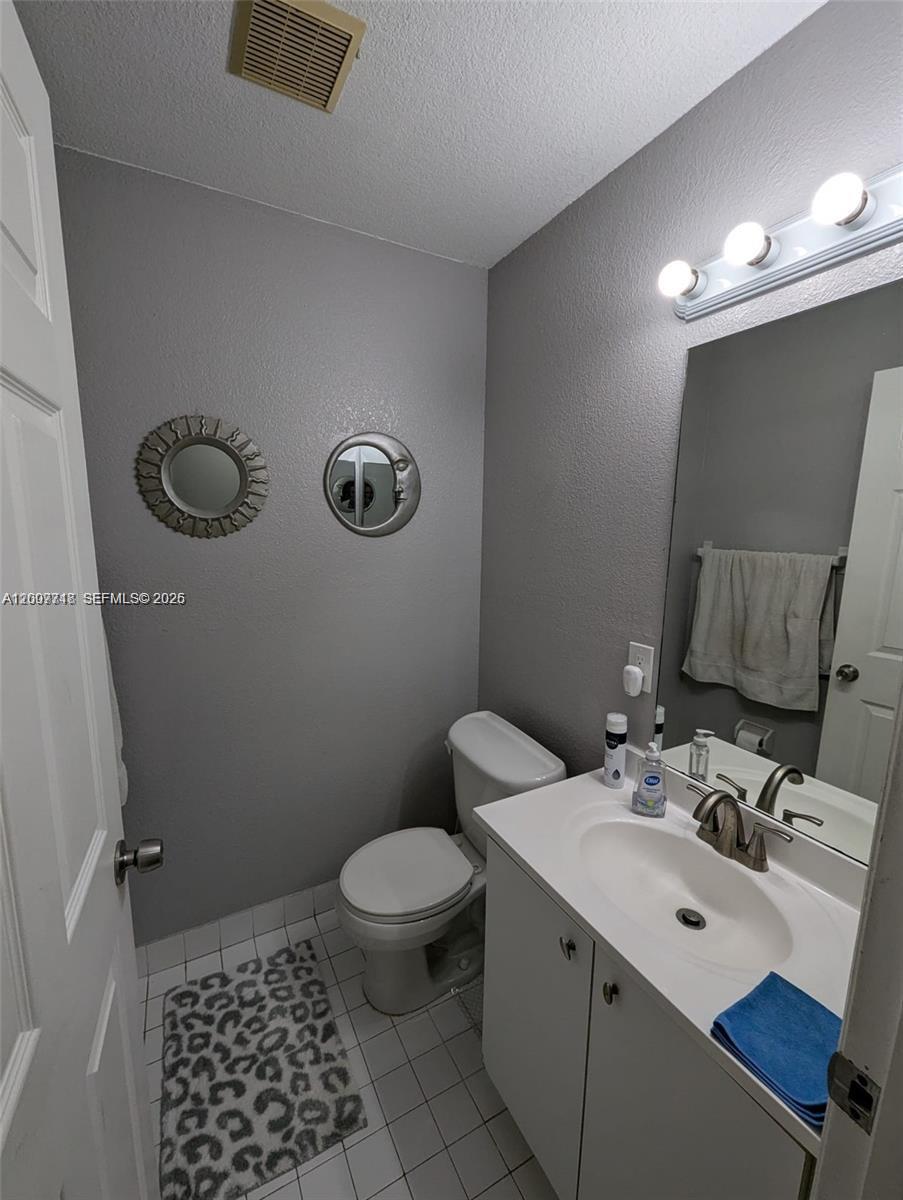 HOLLYWOOD LITTLE RANCHES - Residential