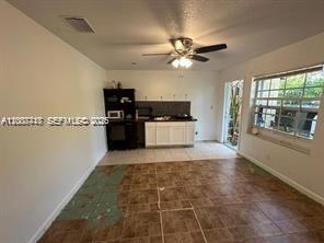 HOLLYWOOD LITTLE RANCHES - Residential