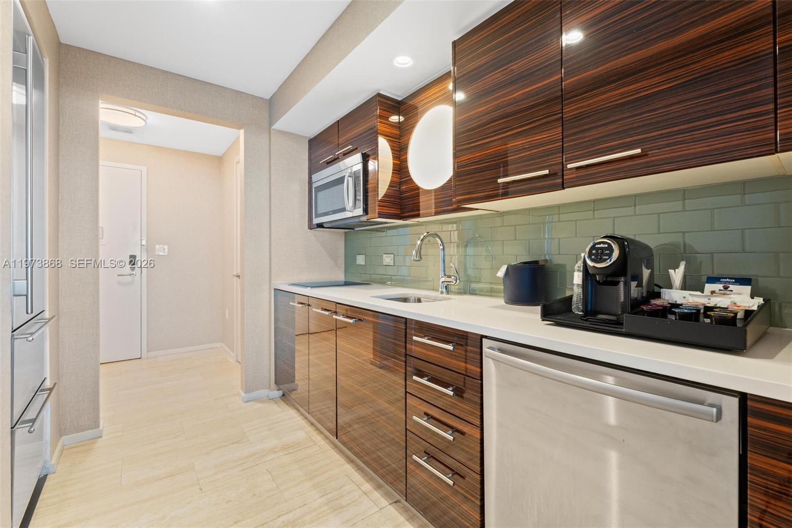 551 FLB CONDOMINIUM RESID - Residential