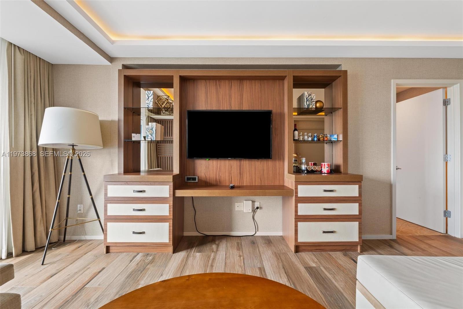 551 FLB CONDOMINIUM RESID - Residential