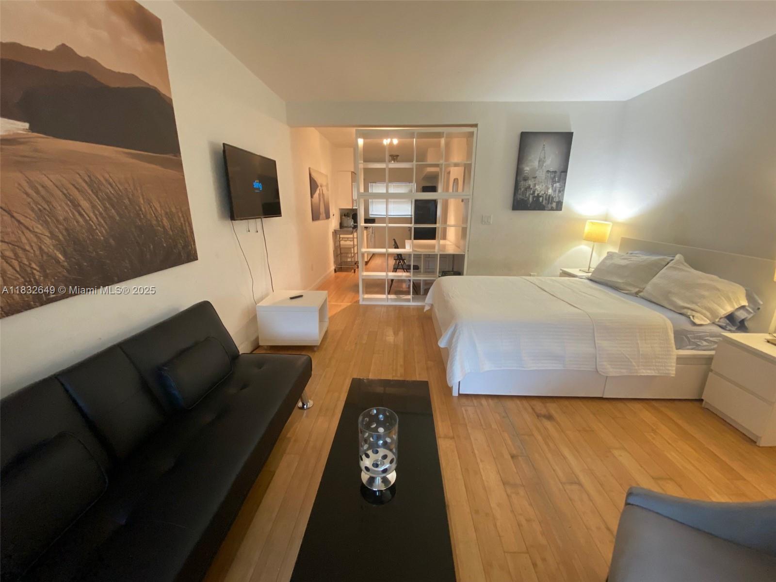 Updated studio facing intracoastal in quiet building, Located in a nice area with access to major intersections , expressways, dining, shopping and more.