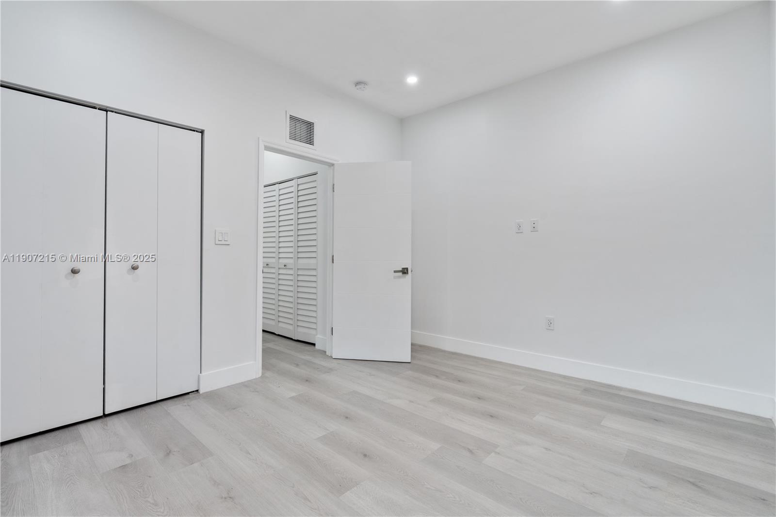 HOLLYWOOD BEACH GARDENS - Residential Lease