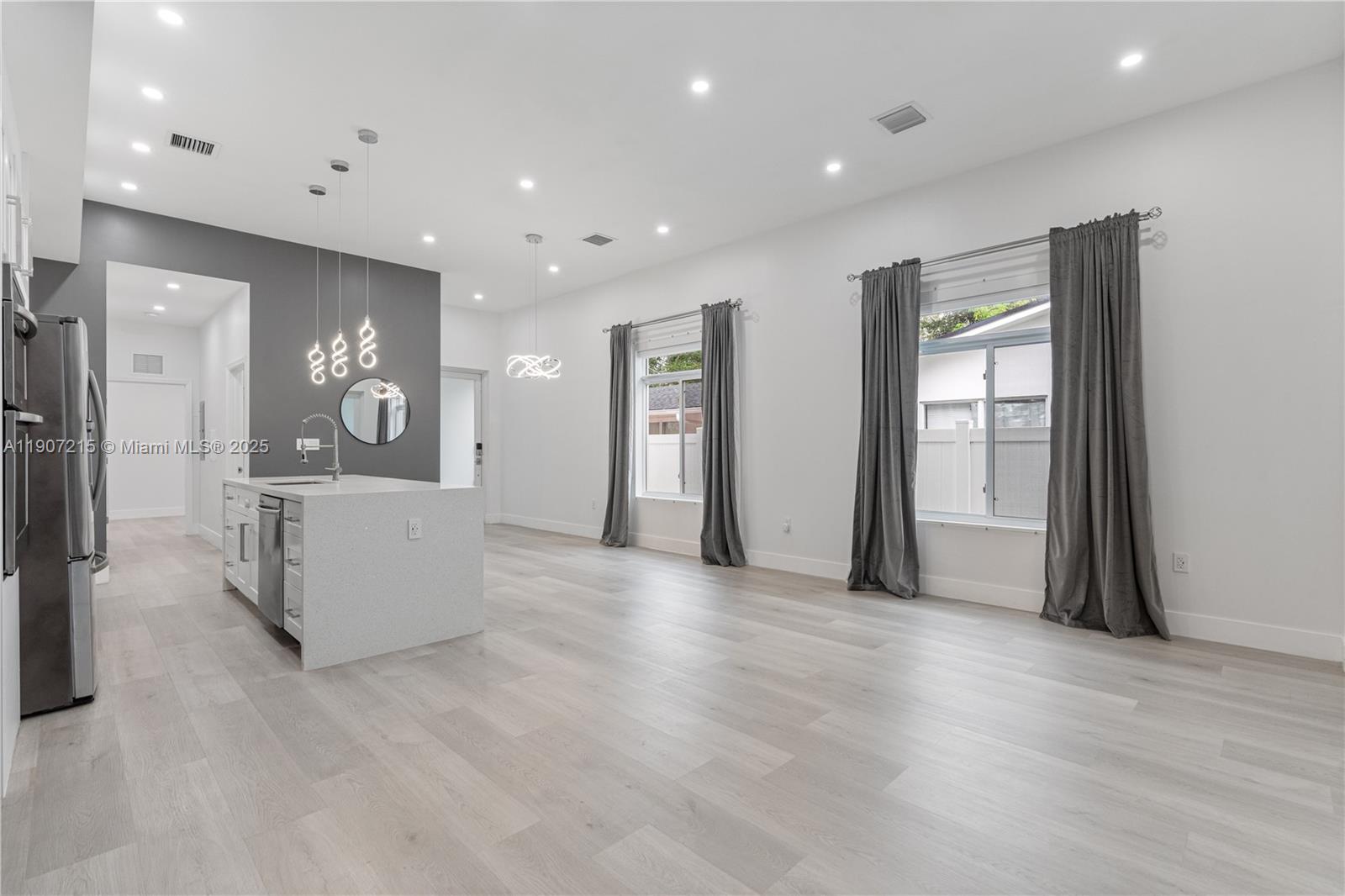 HOLLYWOOD BEACH GARDENS - Residential Lease