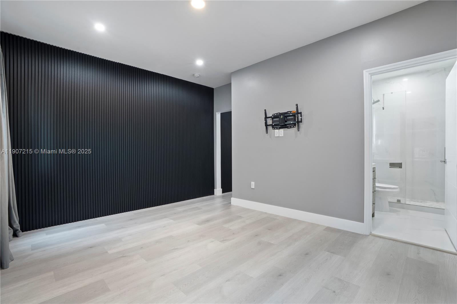 HOLLYWOOD BEACH GARDENS - Residential Lease