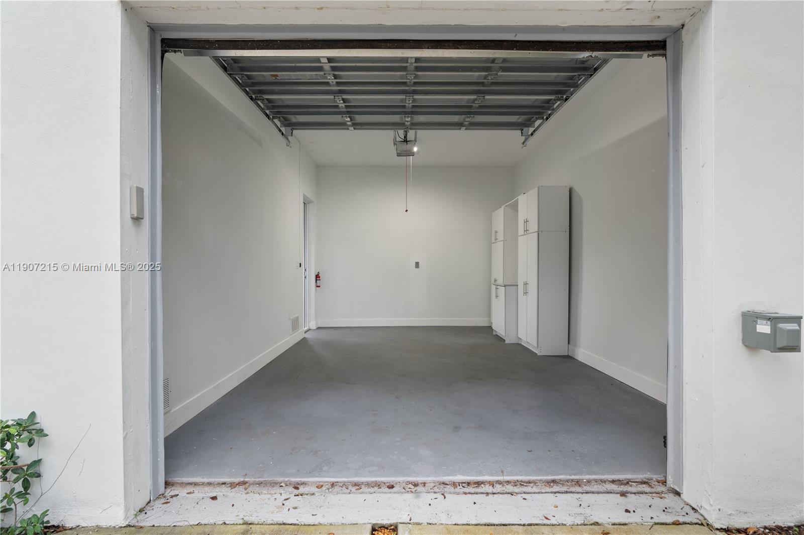 HOLLYWOOD BEACH GARDENS - Residential Lease