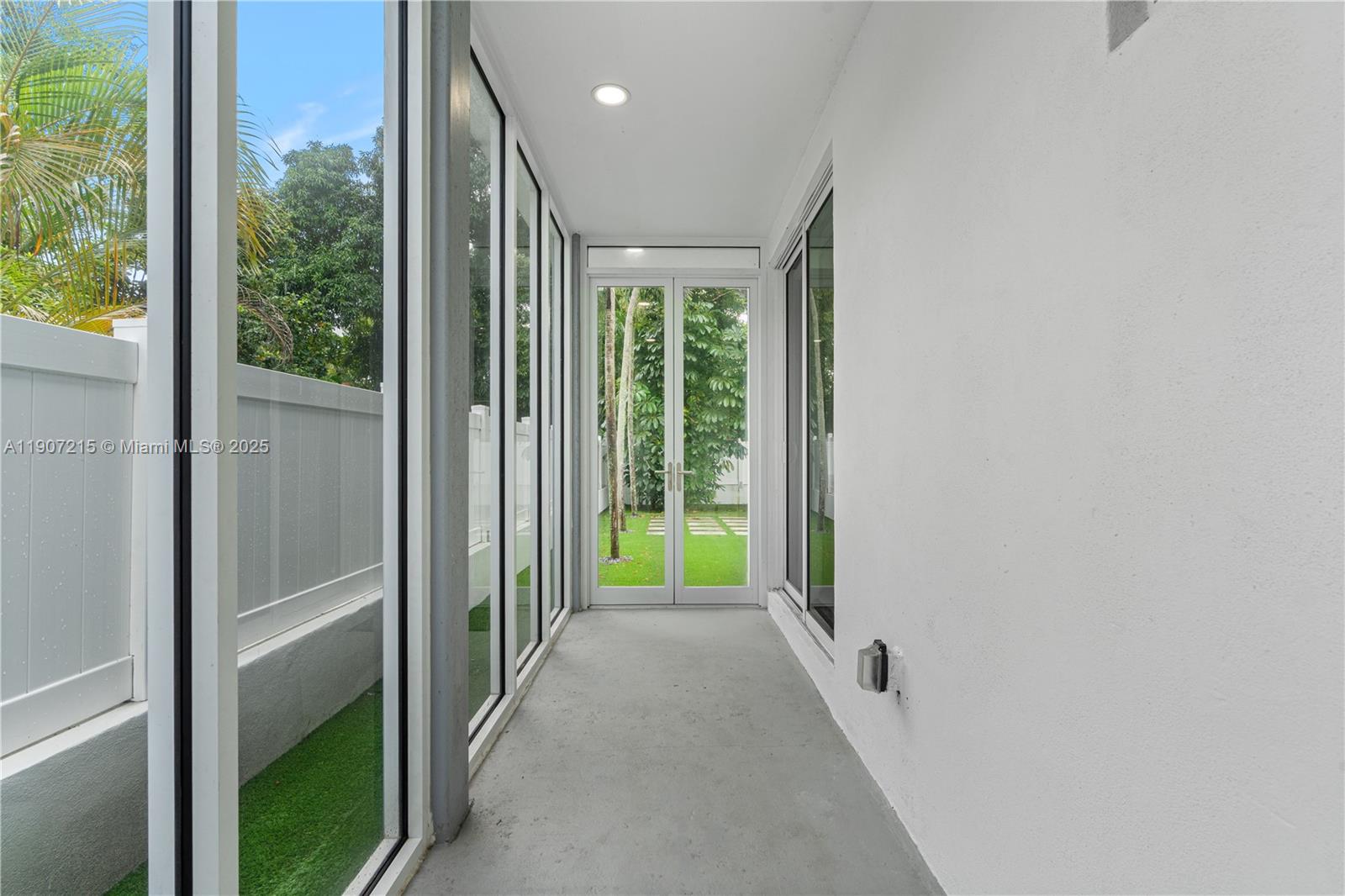 HOLLYWOOD BEACH GARDENS - Residential Lease