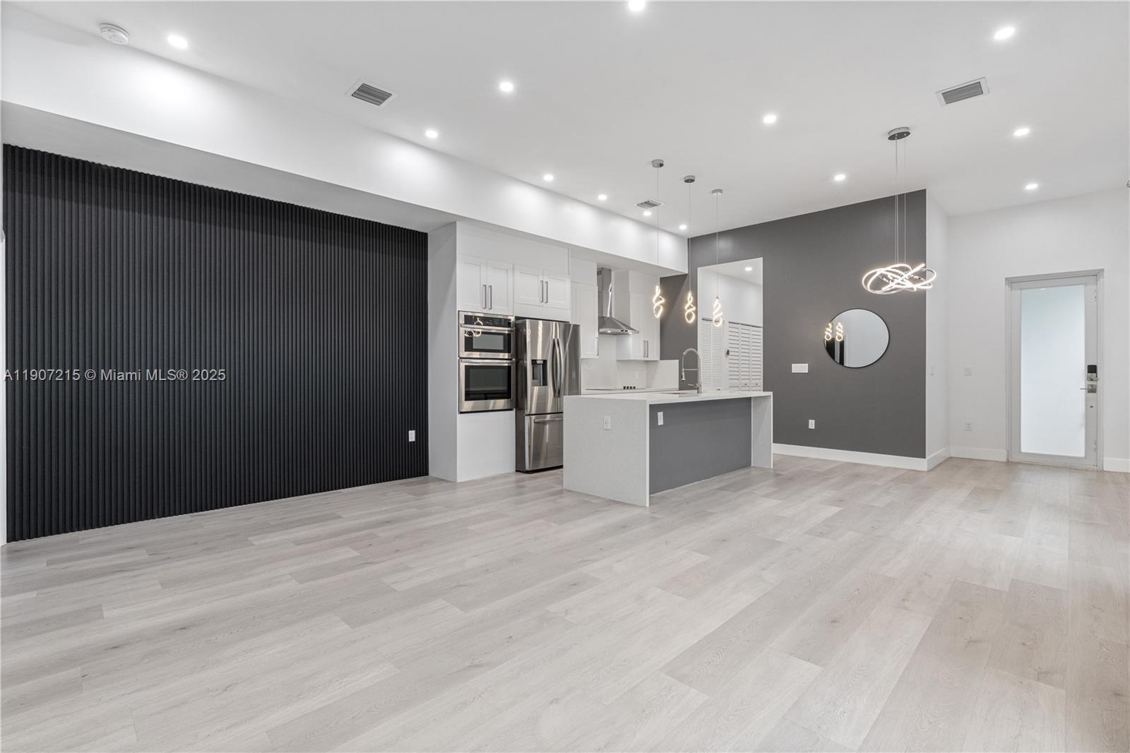 HOLLYWOOD BEACH GARDENS - Residential Lease