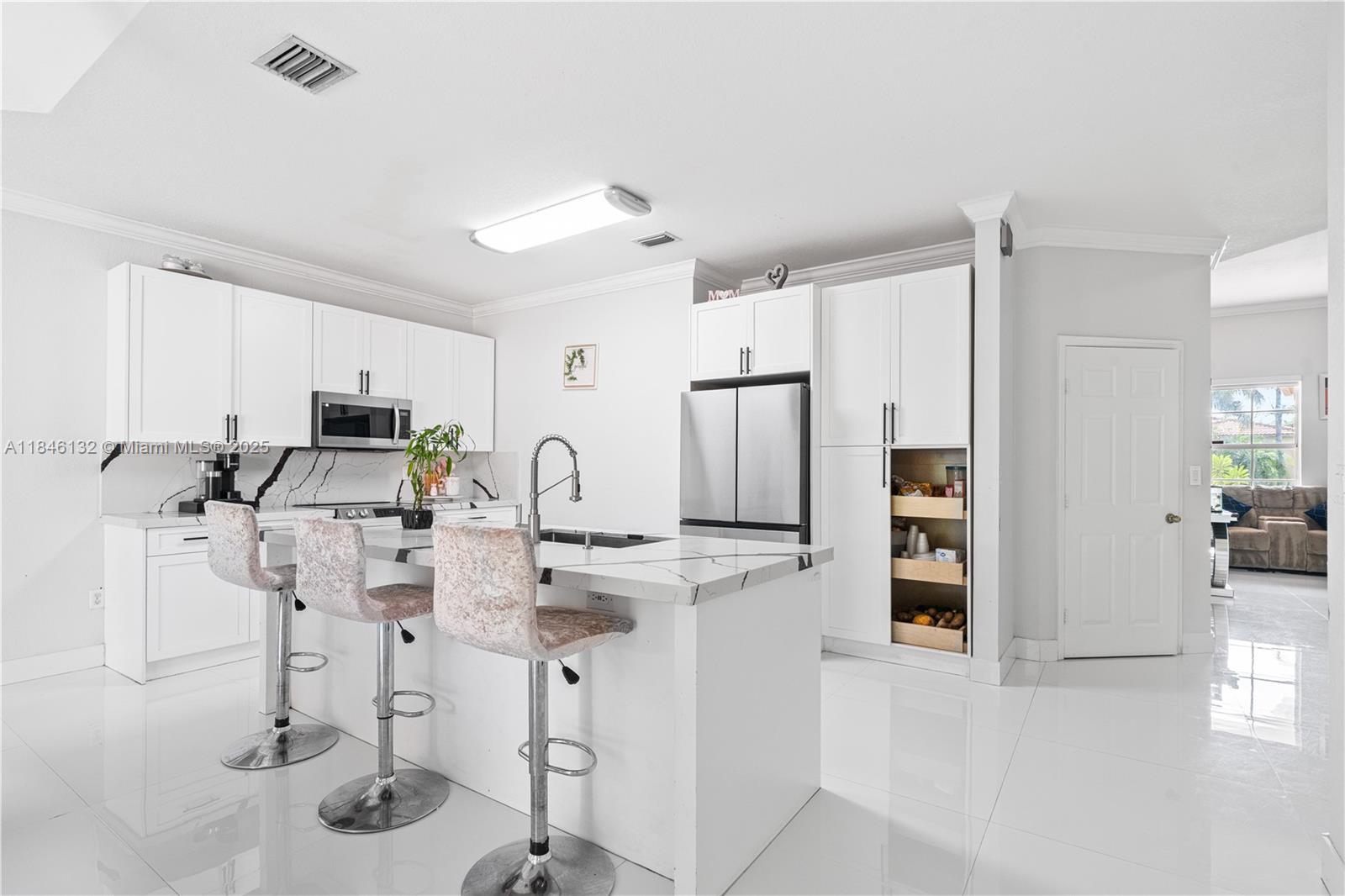 FLORIDIAN BAY ESTATES - Residential