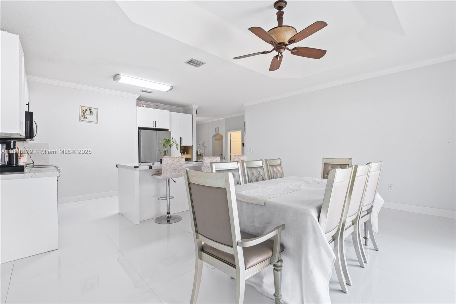 FLORIDIAN BAY ESTATES - Residential