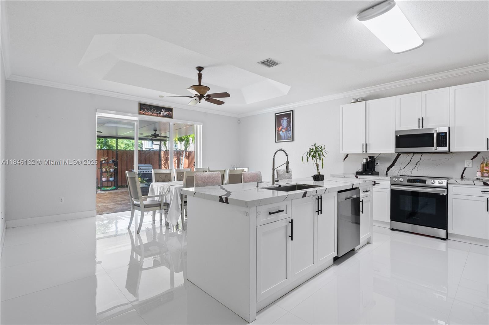 FLORIDIAN BAY ESTATES - Residential