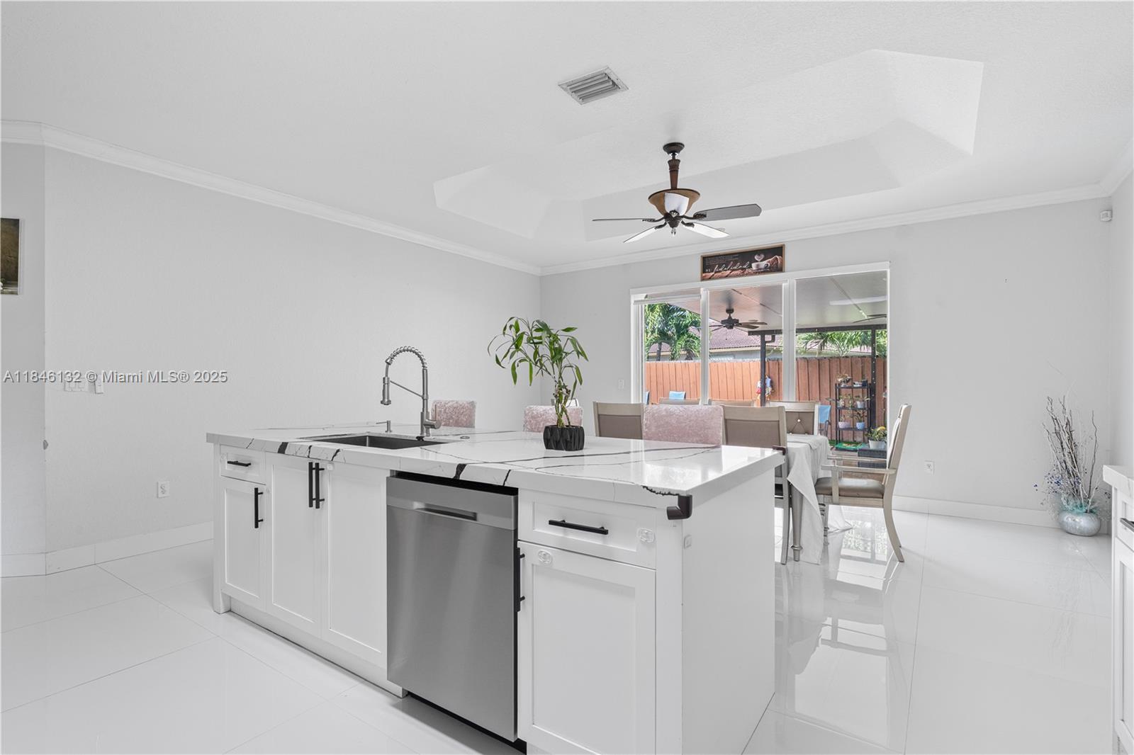 FLORIDIAN BAY ESTATES - Residential