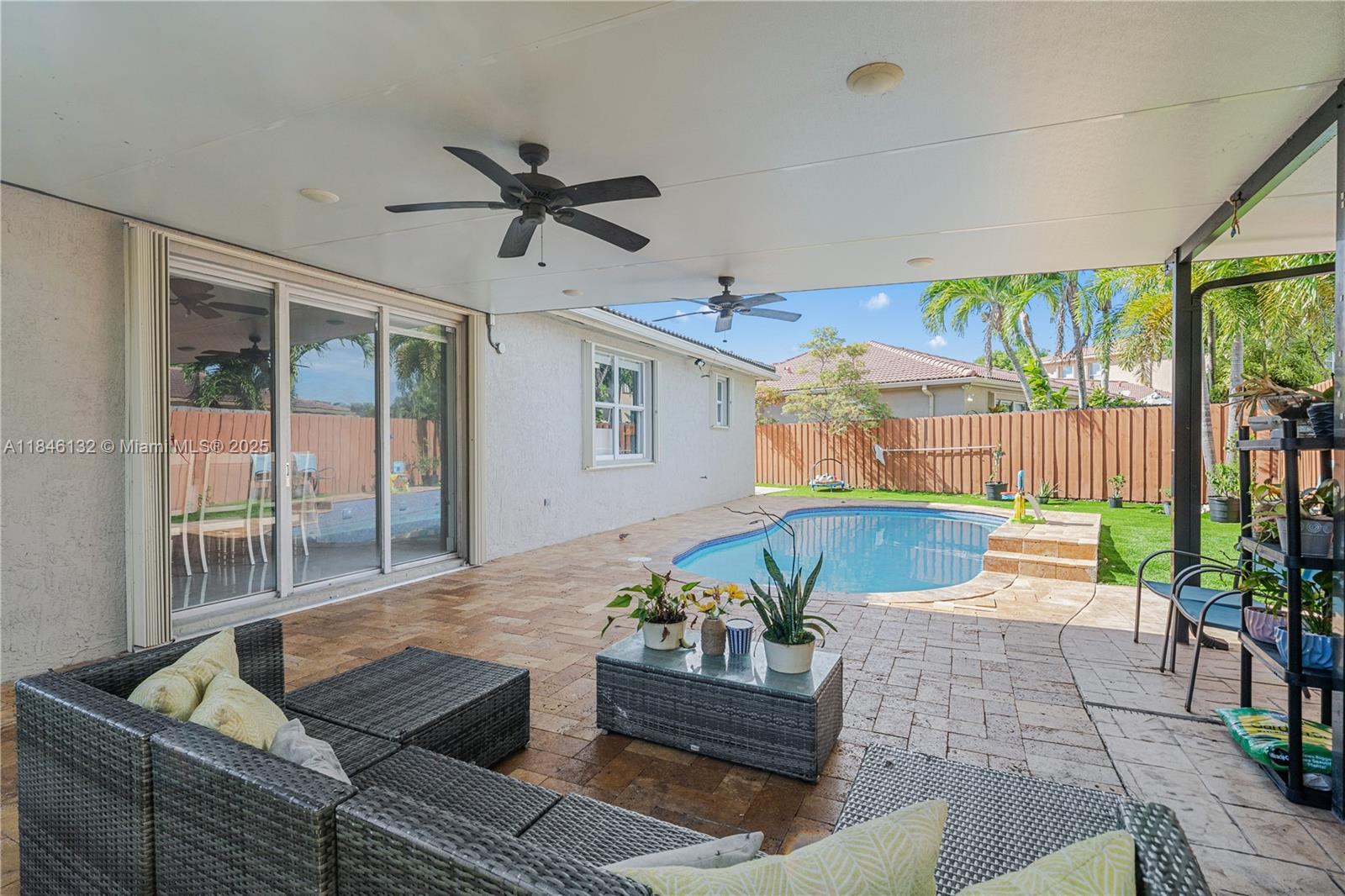 FLORIDIAN BAY ESTATES - Residential