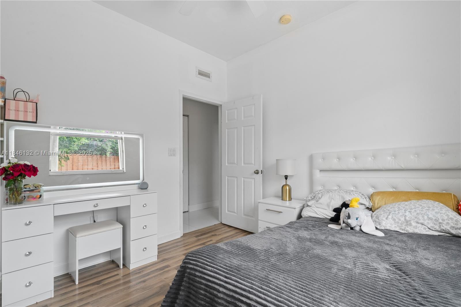 FLORIDIAN BAY ESTATES - Residential