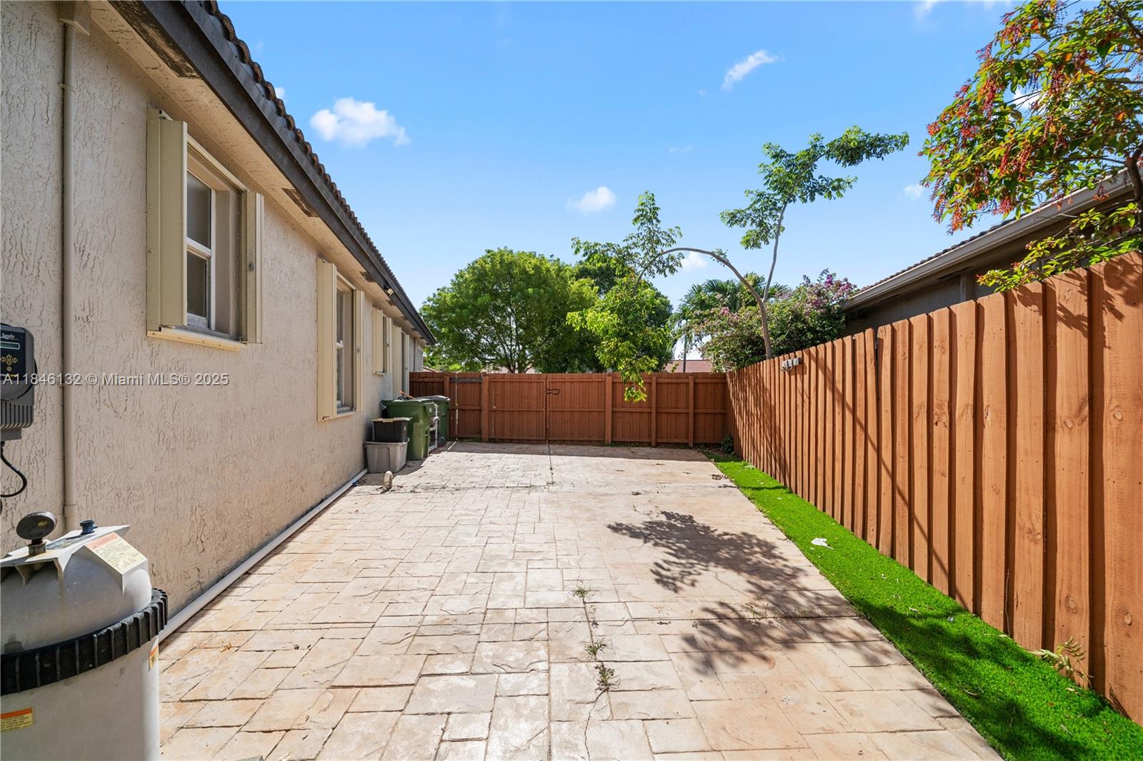 FLORIDIAN BAY ESTATES - Residential