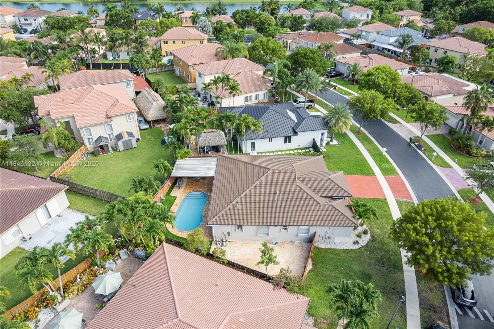 FLORIDIAN BAY ESTATES - Residential