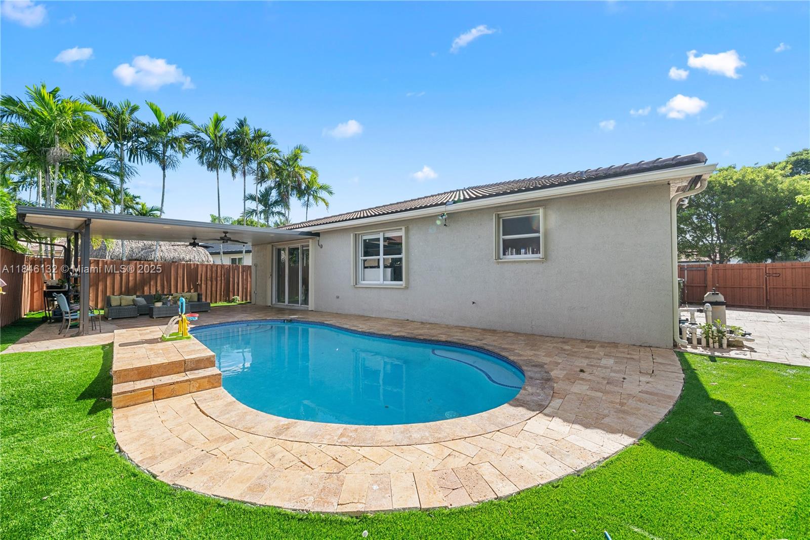 FLORIDIAN BAY ESTATES - Residential