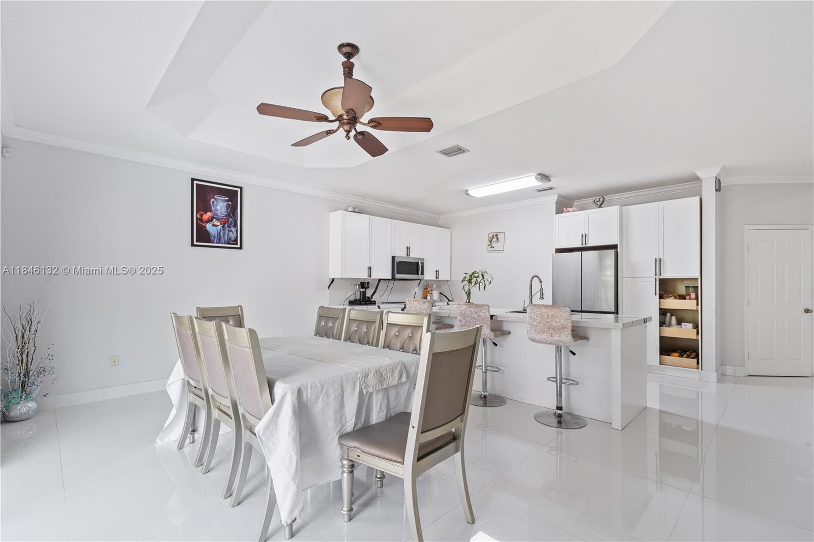 FLORIDIAN BAY ESTATES - Residential