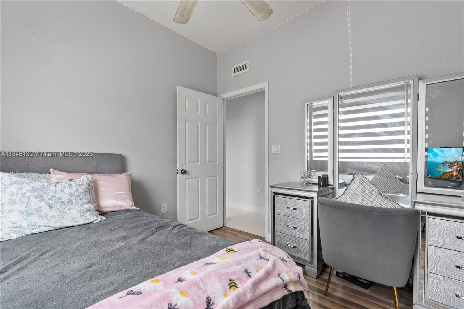 FLORIDIAN BAY ESTATES - Residential