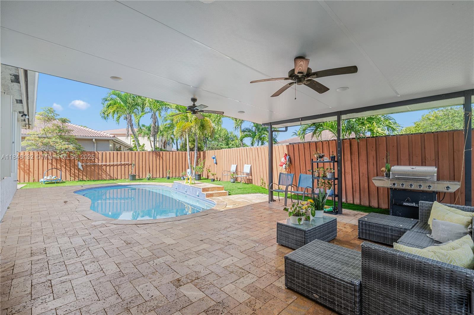 FLORIDIAN BAY ESTATES - Residential