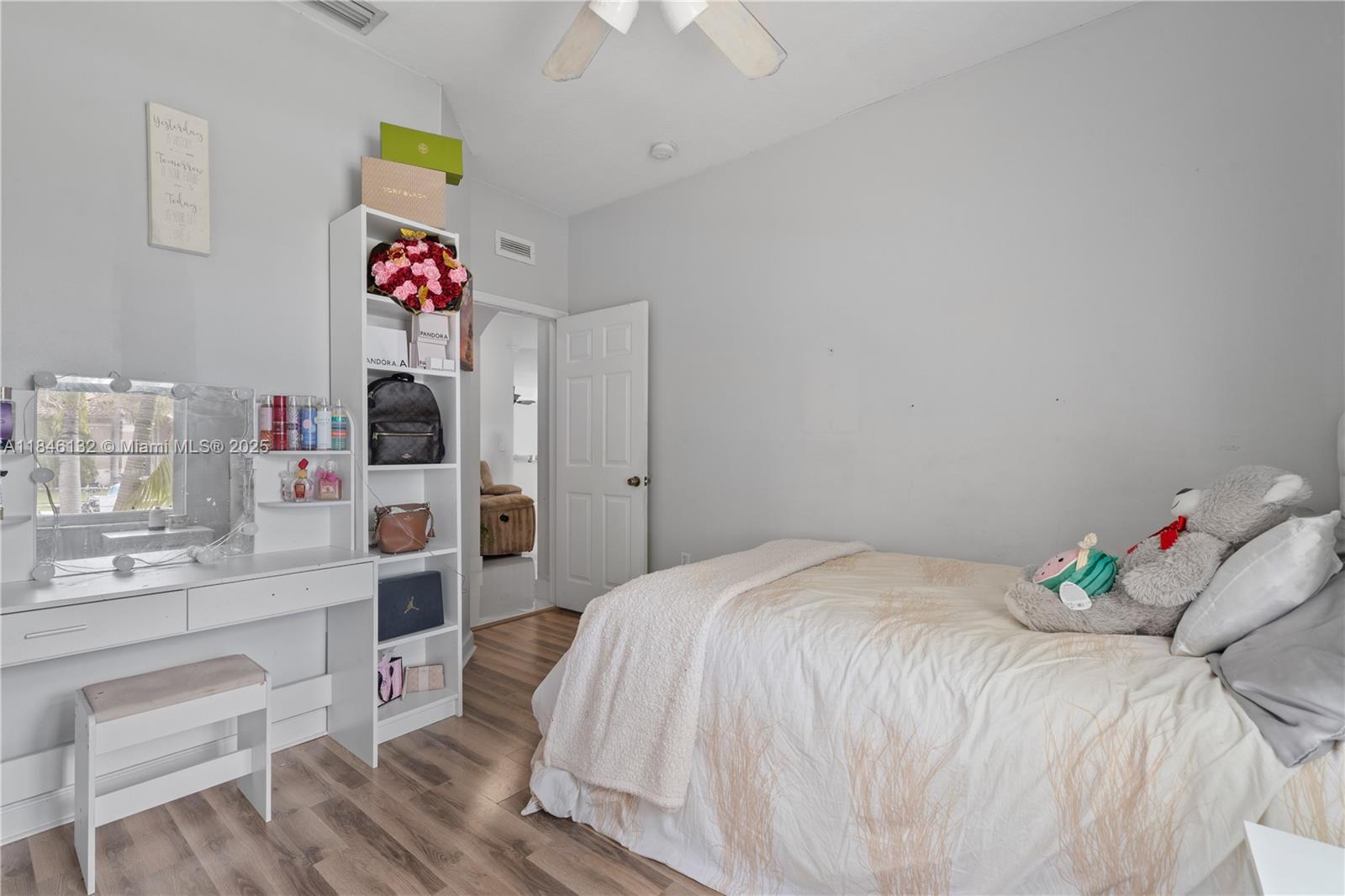 FLORIDIAN BAY ESTATES - Residential