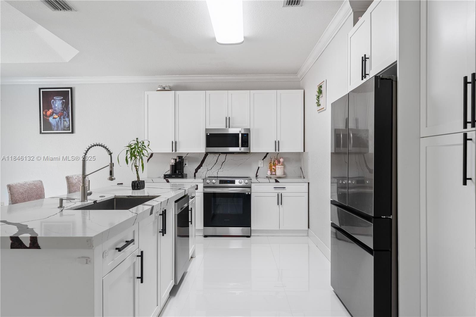 FLORIDIAN BAY ESTATES - Residential