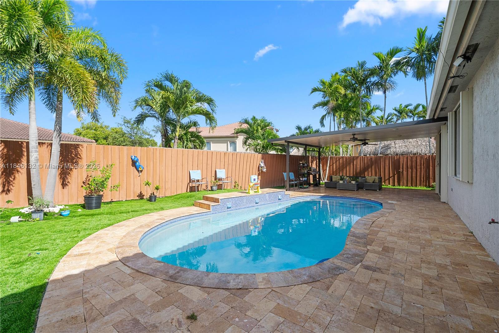 FLORIDIAN BAY ESTATES - Residential