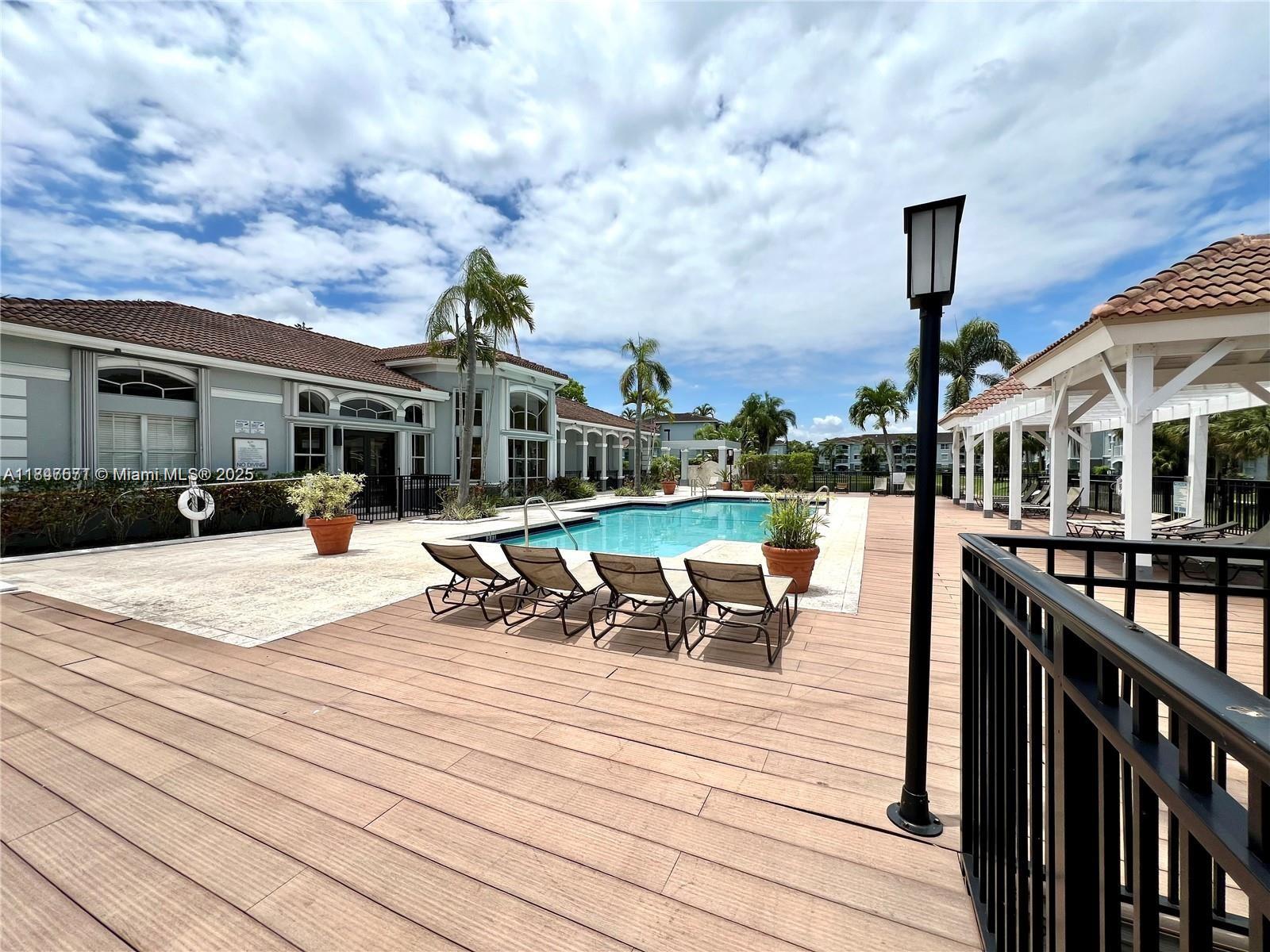 LA VIA CONDO - Residential