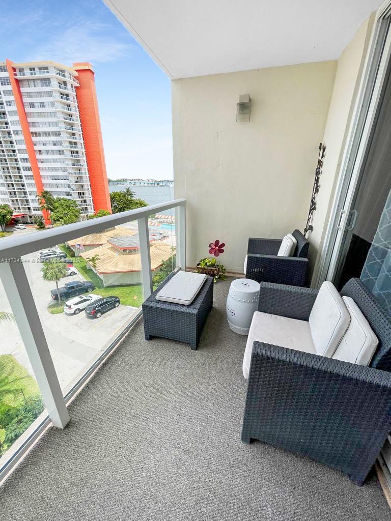 1 bedroom, 1 bathroom fully remodeled with 2 walking closets. Open kitchen with quartz island and countertop, with stainless steel appliances. Beautiful balcony overlooking the lake. Lots of natural light. An assigned parking space and parking for guests. Laundry room on the same floor, (next door). Air Conditioning: 4 years.