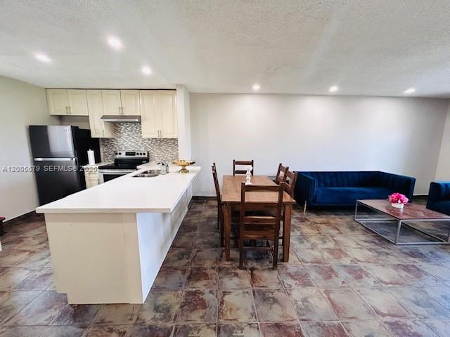 VILLAGE OF KINGS CREEK CO - Residential Lease
