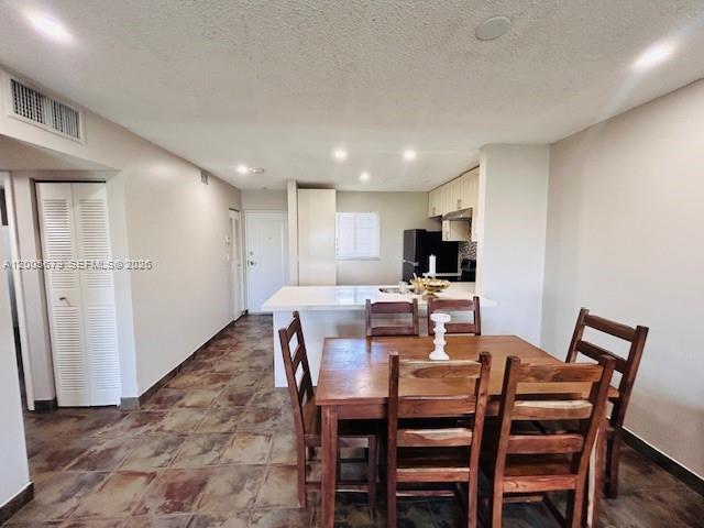 VILLAGE OF KINGS CREEK CO - Residential Lease