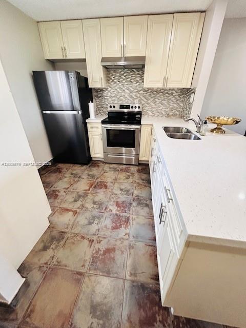 VILLAGE OF KINGS CREEK CO - Residential Lease